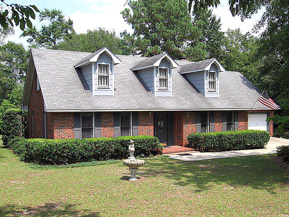 Fantastic Curb Appeal!