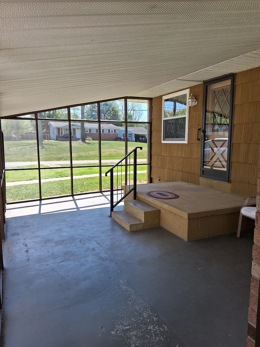 Building Photo - 233 N Meadowlark Dr