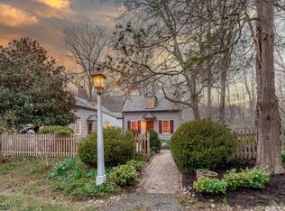 16 Old Mill Rd, Stockton, NJ 08559