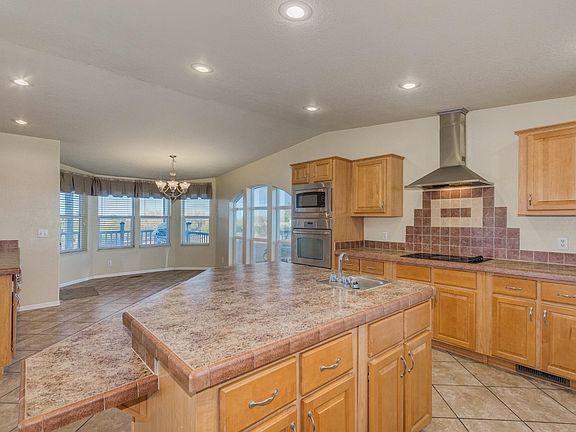 4th image of 17910 W Husker Ln