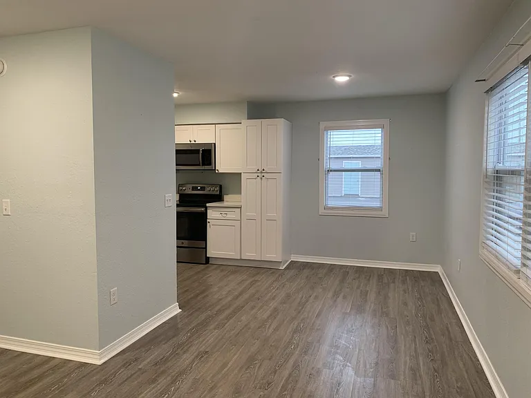 723 S Berthe Ave #6 — Photo 2