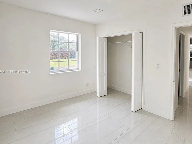 516 La Villa Dr — Photo 13