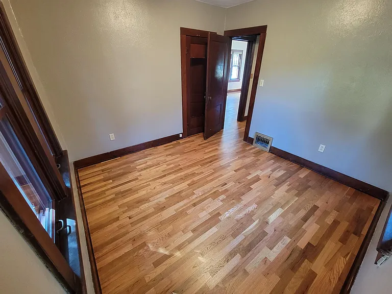 1225 Custer Ave — Photo 7