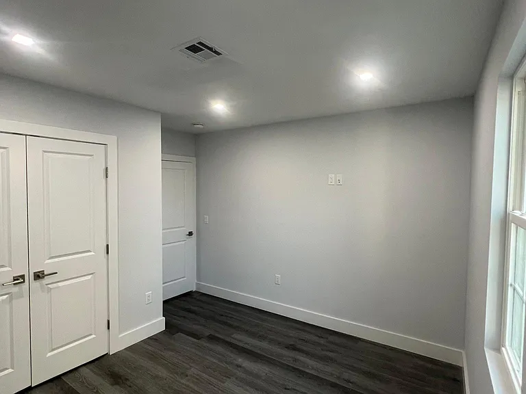6112 Broadway #1 — Photo 10