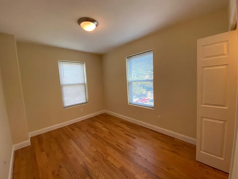 555 Winchester Ave — Photo 7