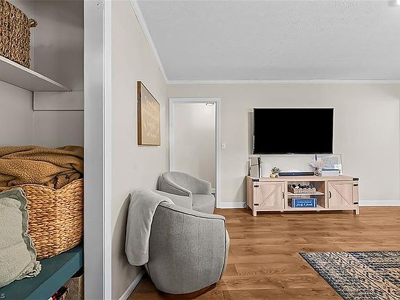 2nd image of 612 Reeder Rd