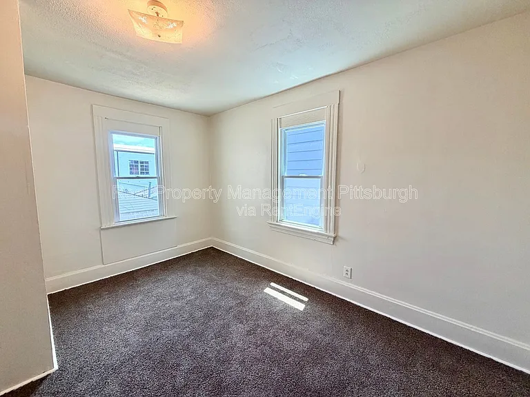 405 Main St — Photo 12