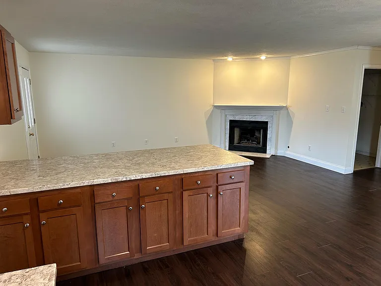 633 Oakbrook Ave — Photo 5