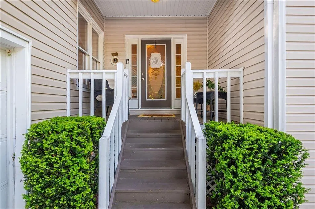 4 bed, 3.0 bath, 2770 sqft, $2,900 — Photo 4