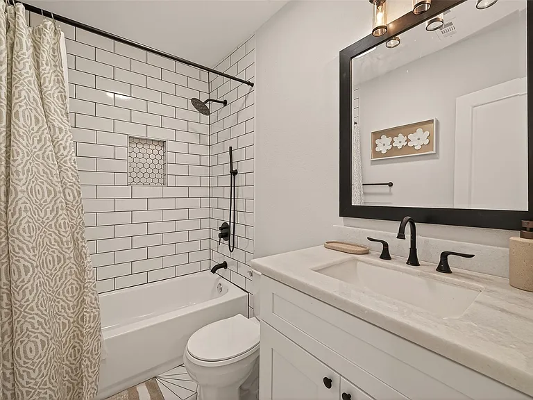 4309 Beggs St — Photo 18