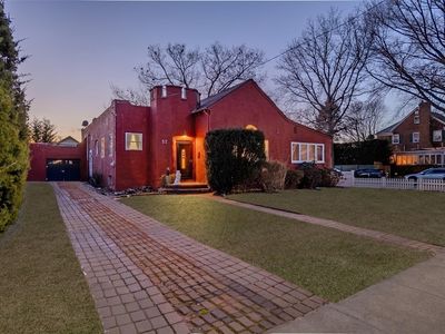 52 Henry Street, Merrick, NY, 11566