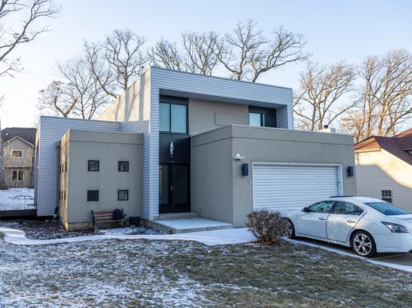 1029 Rosewood Dr, Carpentersville, IL 60110