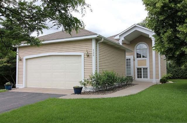 1st image of 826 Winterberry Dr