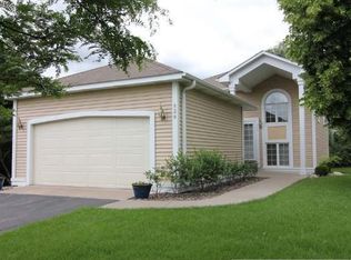 826 Winterberry Dr, Woodbury, MN 55125