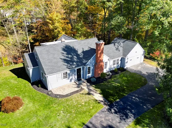 36625 Jackson Rd, Moreland Hills, OH 44022