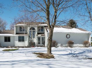 1145 Manderly Dr, Milford, MI 48381