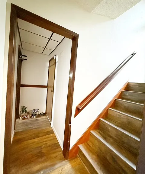 710 Parkway Ct NE — Photo 5