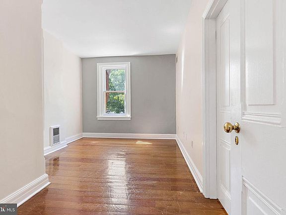 4th image of 1002 N Adams St #1