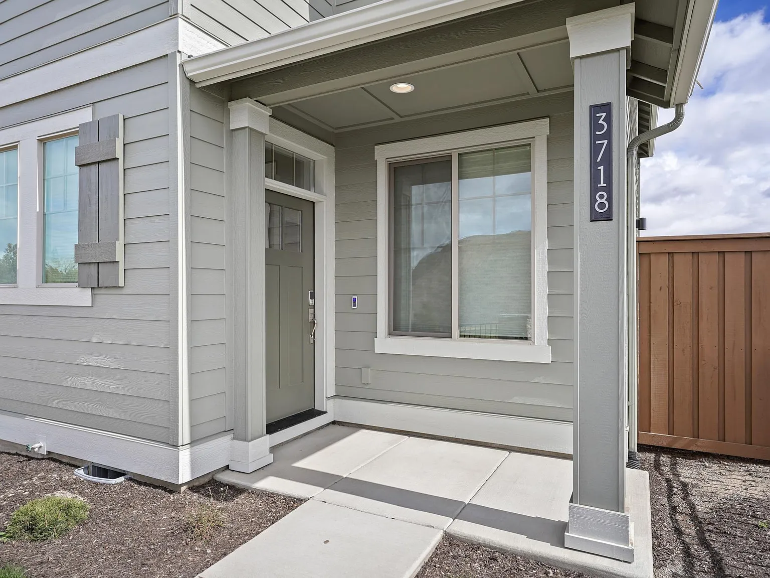 3 bed, 2.5 bath, 1450 sqft, $3,200 — Photo 2