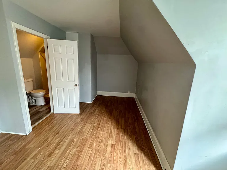 1810 Brownsville Rd — Photo 43