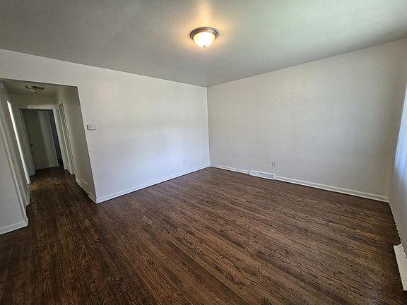 3rd image of 4965 Vermont St
