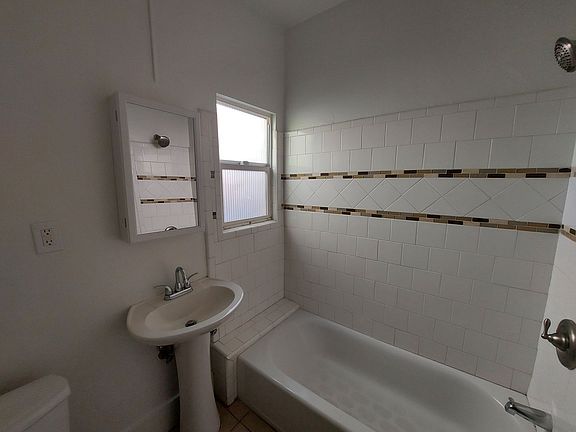5th image of 278 Falcon Ave APT 10