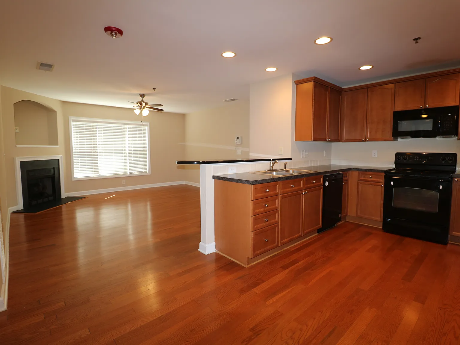 2 bed, $1,295 — Photo 1