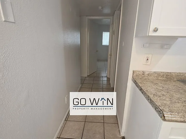 9837 N 11th Ave — Photo 8