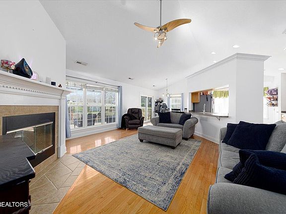 4th image of 186 Country Way Rd