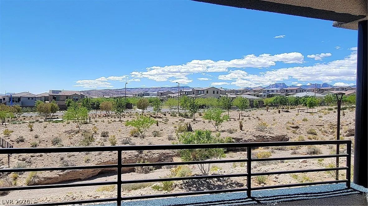 3 bed, 2.5 bath, 1747 sqft, $2,745 — Photo 3