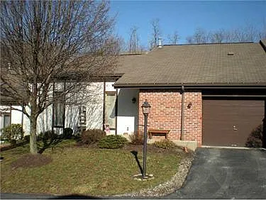 125 Queens Way photo 1