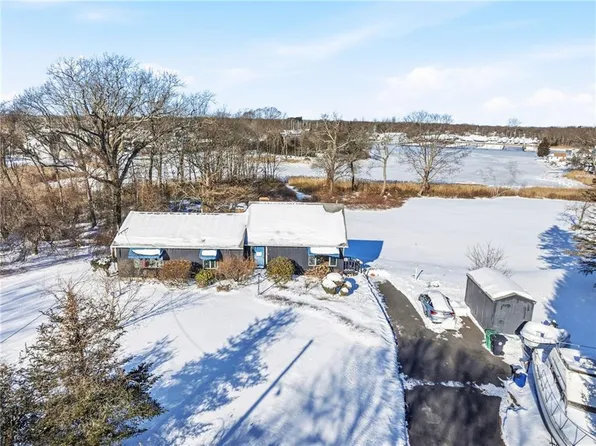 585 Meadow View Ave, Warwick, RI 02889
