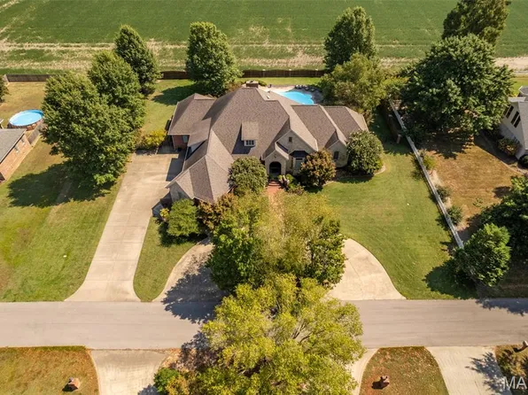 328 S Kathie Dr, Charleston, MO 63834