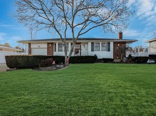 30 Pebble Ln, Deer Park, NY 11729