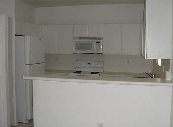 3rd image of 2438 SE 14th Ave #280-1