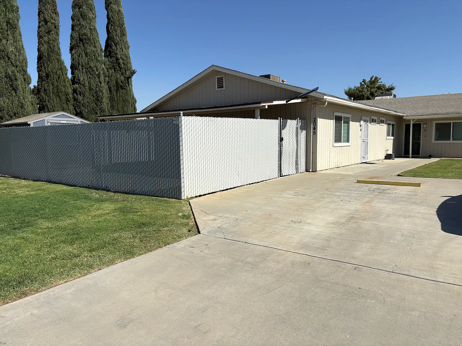 3 bed, $1,900 — Photo 1