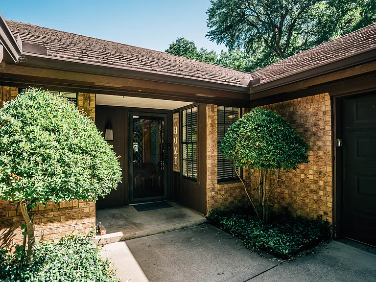 6309 Riviera Dr — Photo 52