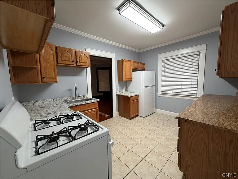 123 E Lafayette Ave — Photo 5