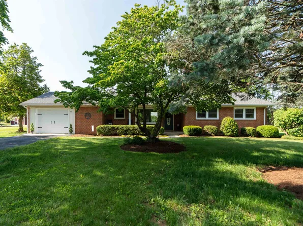26 Charles Rd, Lyndhurst, VA 22952