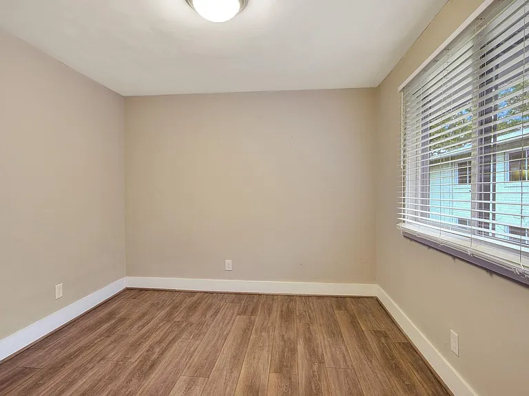 195 Powell St SE #10 — Photo 11