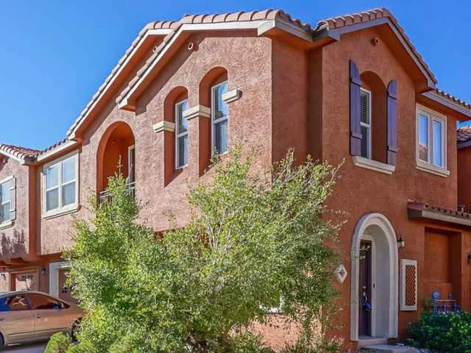 601 Menaul Blvd NW #2201