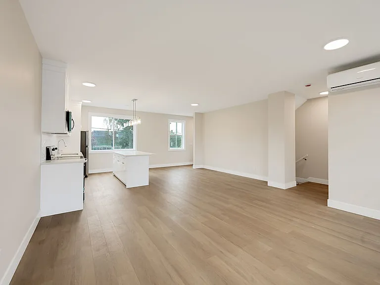 710 Catherine St — Photo 57