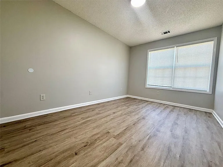 2154 Olmadison Vw — Photo 20