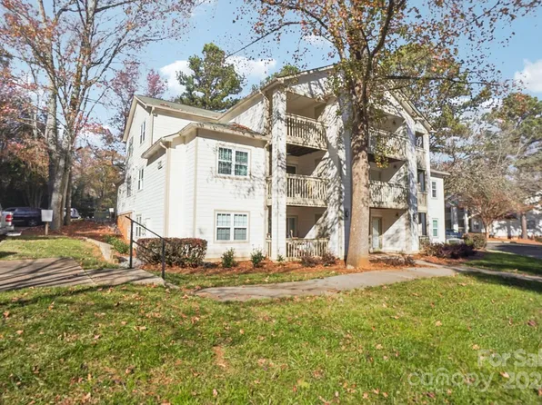 1032 Churchill Downs Ct, Charlotte, NC 28211