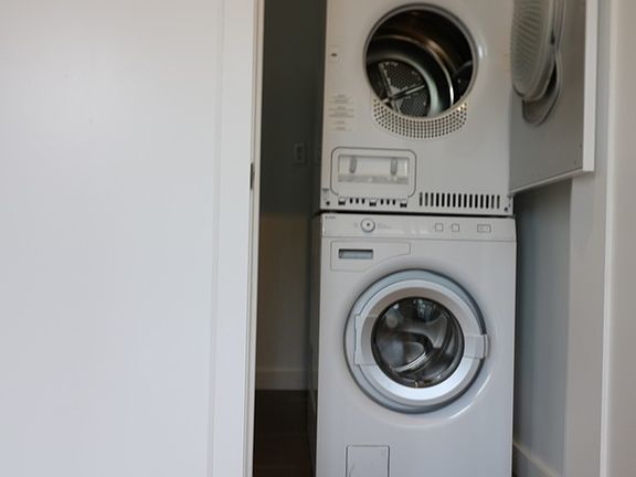 2nd image of 10 Saint Pauls Pl APT 4S