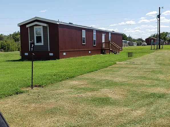 61 Deer Creek Ln, Victoria, TX 77904