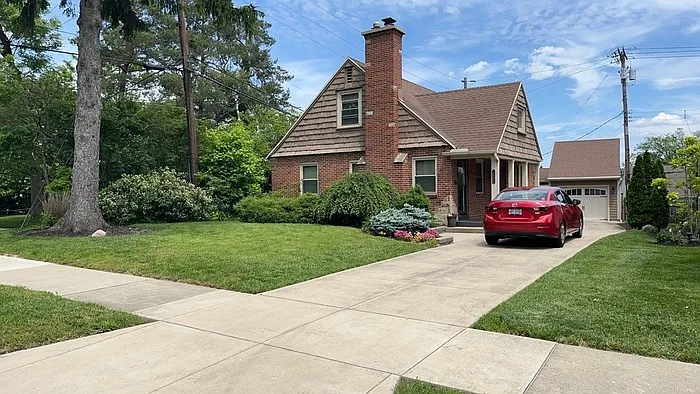 2400 Hillview Ave — Photo 2
