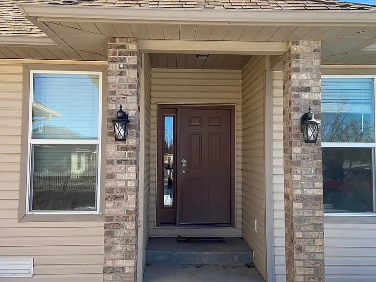 3033 Lost Creek Rd N — Photo 2