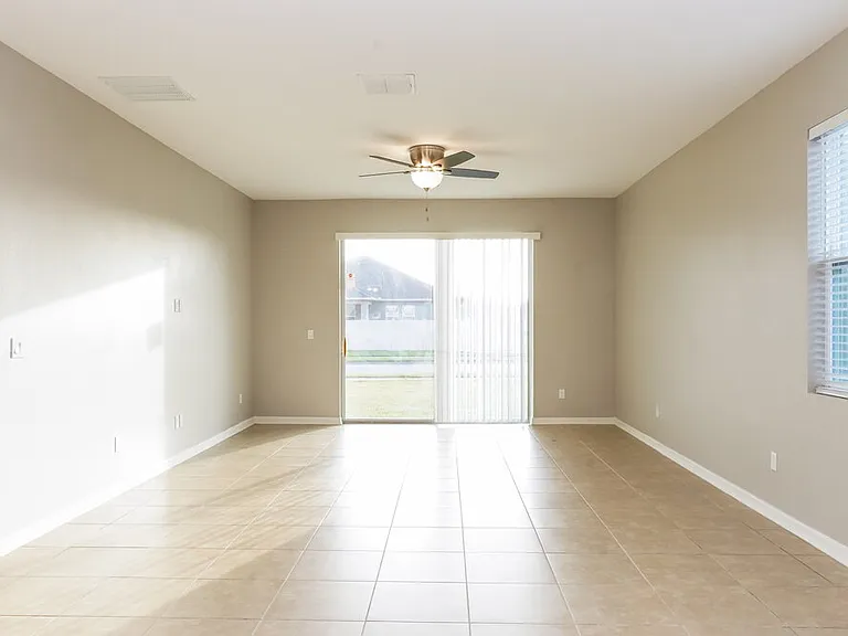 1859 Castleton Dr — Photo 3
