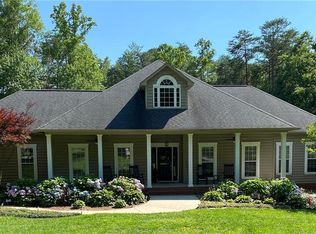 1096 Corner Rd, Pinnacle, NC 27043